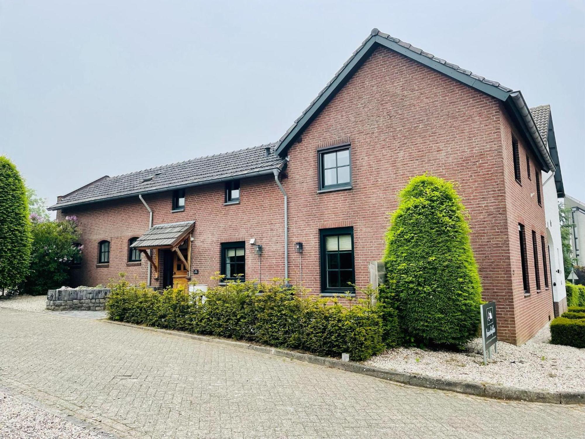 Attractive Farmhouse In South Limburg With Terrace Vila Klimmen Exterior foto